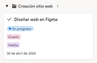 Gestión de tareas de diseño web en Notion, con seguimiento del estado del proyecto, etiquetas de clasificación y fecha de vencimiento.
